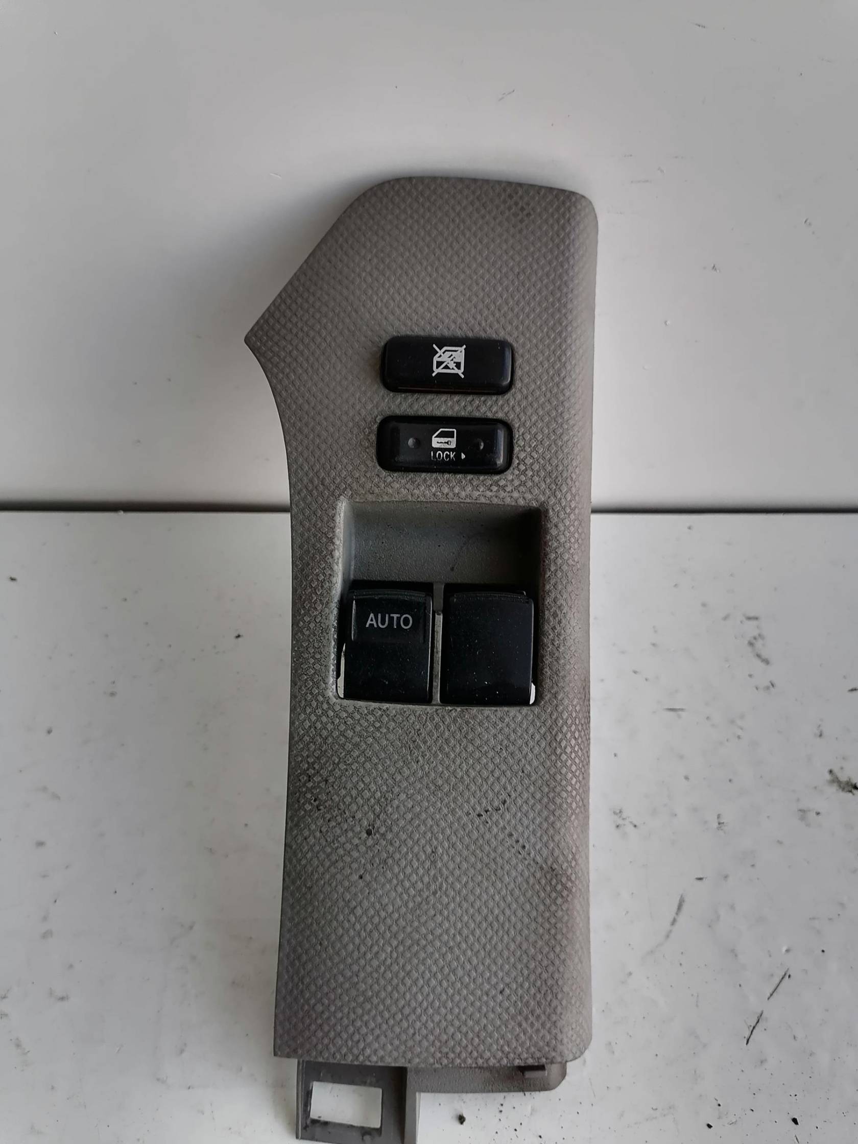 Interruttore alzacristalli porta ant.